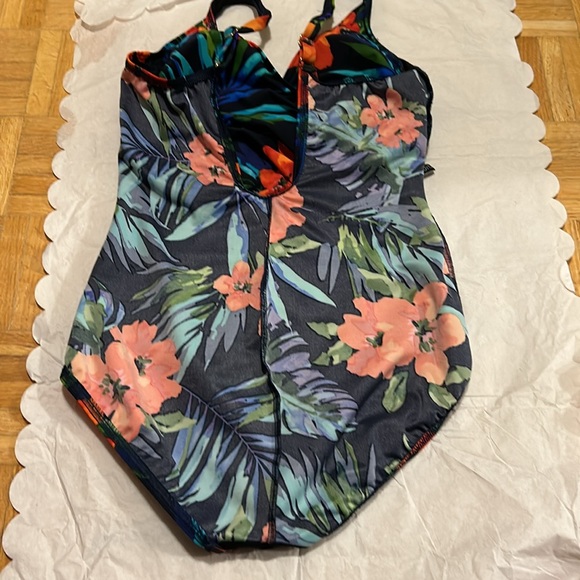 Miraclesuit - Picture 6 of 10